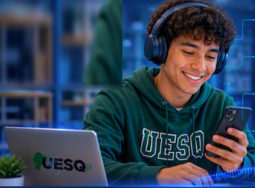 Estudiante de la UESQ practicando inglés con Speak & Listen